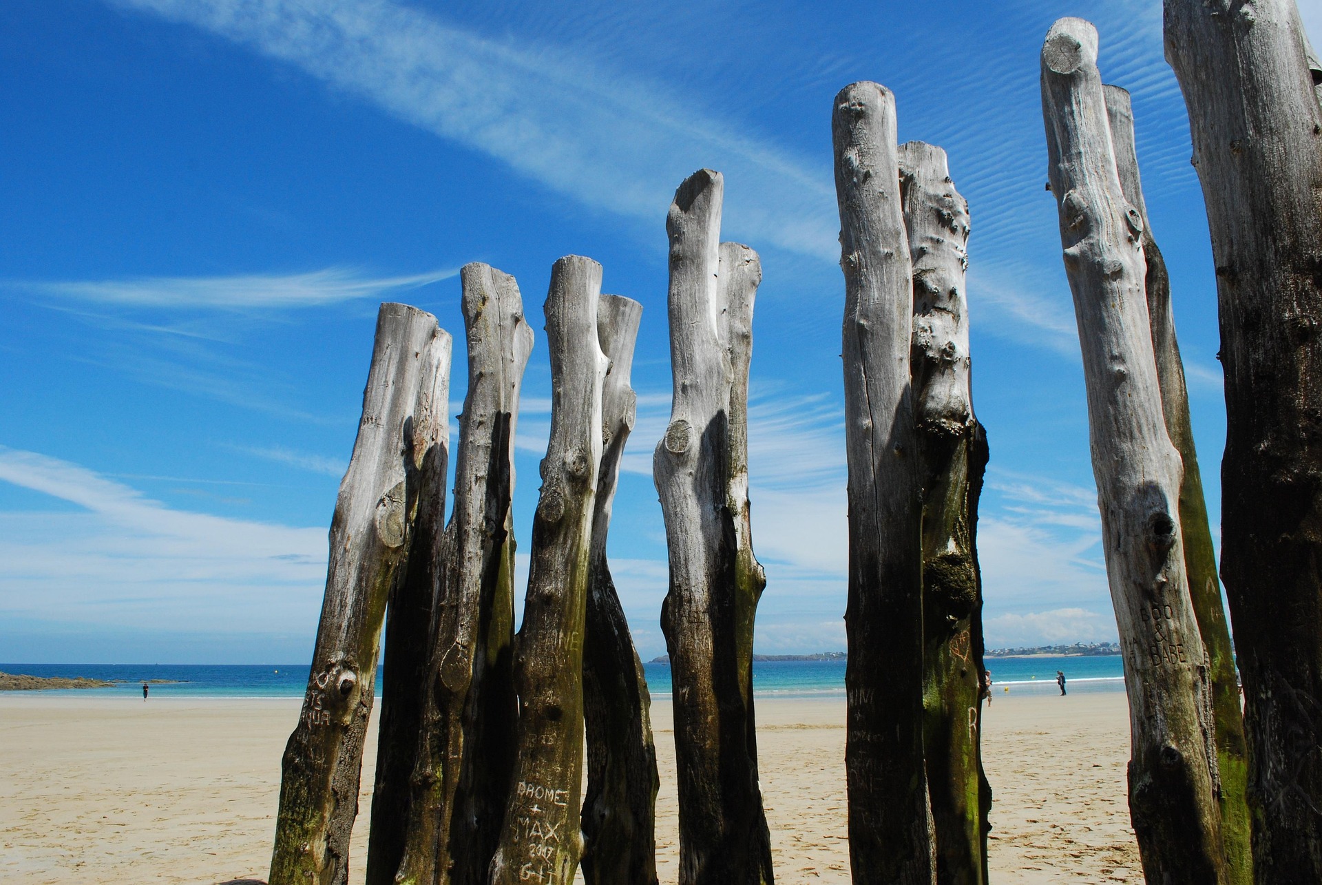 Poteaux en bois de Saint-Malo, excursions marines